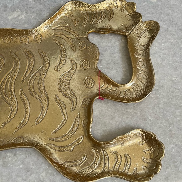 Golden Tiger Tray Conversation Starter Home Decoration NWT Gold - Picture 5 of 7